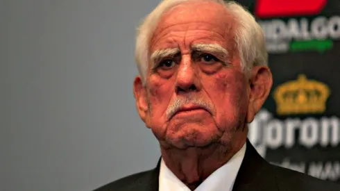 El mítico defensor fue clave en la época dorada de Chivas.