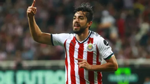 Pizarro cayó con el pie derecho en Chivas.