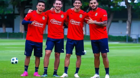 Así podría formar Chivas con los medallistas vs. Santos