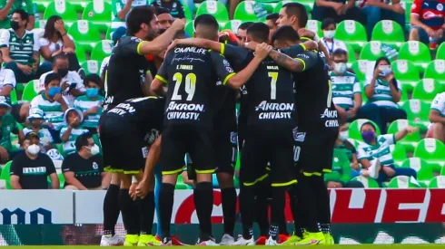 Chivas recibe a León en el Estadio Akron.