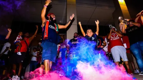 Video: recibimiento de la afición a los jugadores en Dallas