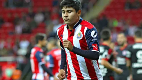 ¡Chivas lo extraña! Chofis celebra 27 años en la cima