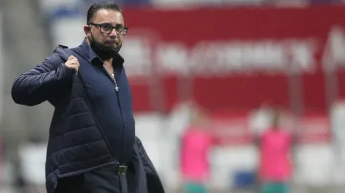 Antonio Mohamed en un partido de Liga MX