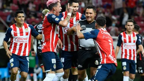 ¿Arbitraje contra Chivas? Polémicas expulsiones de Mier y Chicote