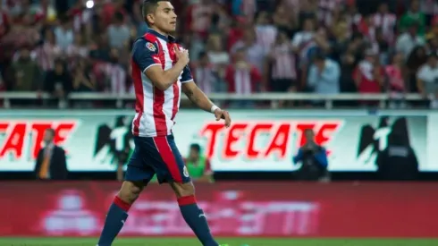 Orbelin Pineda en un partido con Chivas