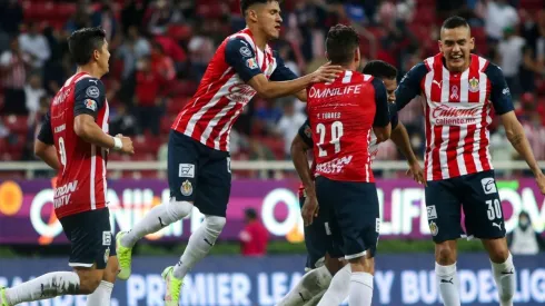 Chivas enfrenta a Tigres este sábado.