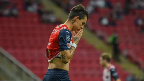 Cristian Calderón en un partido de Chivas