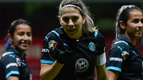 "Licha" casi amarra título de goleo, en la paliza de Chivas sobre Toluca