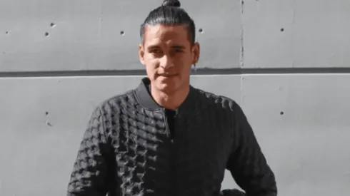 Alexis Peña en su llegada al entrenamiento con Cruz Azul