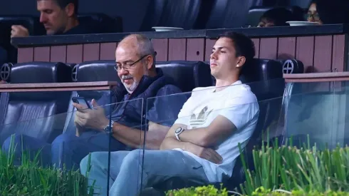 Córdova en un palco del Estadio Azteca