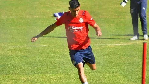 Uriel Antuna en un entrenamiento con Chivas