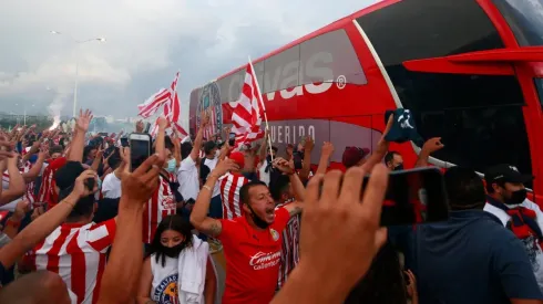 Aficionado se graba quemando jersey de Chivas