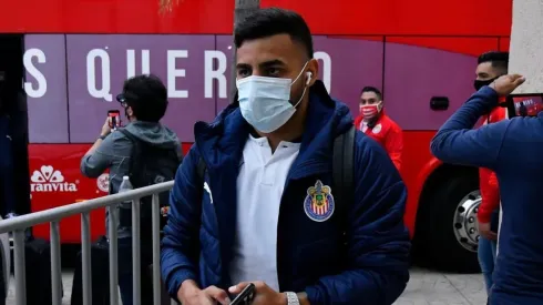 Alexis Vega tendría un pie fuera de Chivas