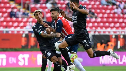 Chivas vence a Mazatlán 3-0