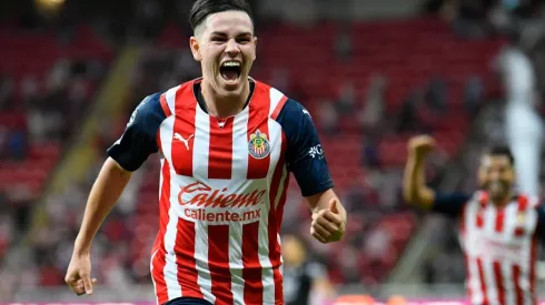 Espectaculares anotaciones de Chivas para golear 3-0 al Mazatlán al medio tiempo