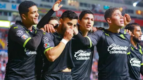 Jugadores de Chivas celebran un gol (IMAGO 7)