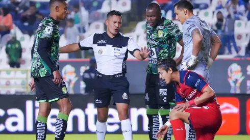 ¿El árbitro Fernando Guerrero la trae contra Chivas?