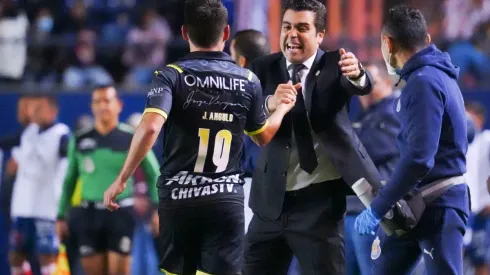 Michel Leaño celebra un gol con Angulo (IMAGO 7)