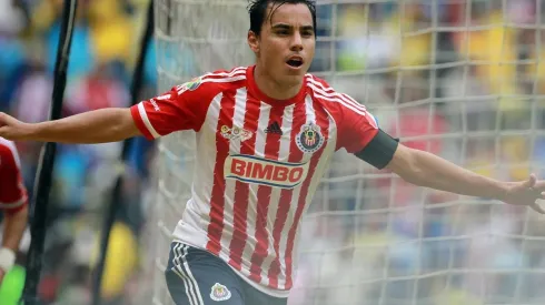 Omar Bravo logró en 2015 superar el registro histórico de "Chava" Reyes y es el máximo goleador en la historia de Chivas