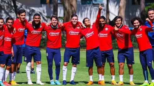 La inesperada aparición en el entrenamiento de Chivas
