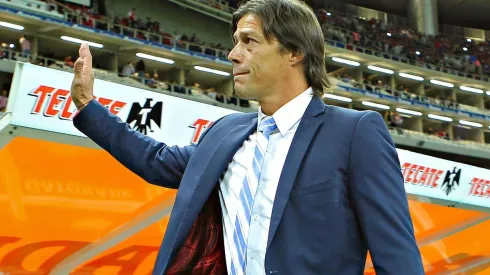Matías Almeyda se aleja cada vez más de Chivas