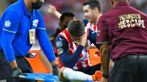 Brizuela fue retirado del campo por las asistencias médicas en la primera parte del partido