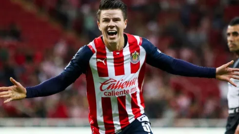 El canterano de Chivas entró de emergencia en la convocatoria y en el partido, pero su golazo fue de genio