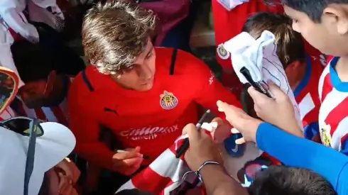 José Juan Macías deleitó a decenas de niños con firmas y fotos