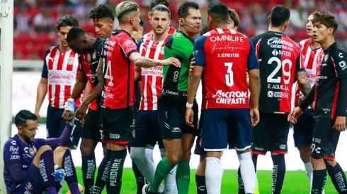 Afición de Chivas pierde la cabeza en el Clásico Tapatío