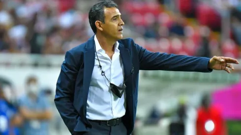 Lo que juega en contra de Cadena para seguir en Chivas