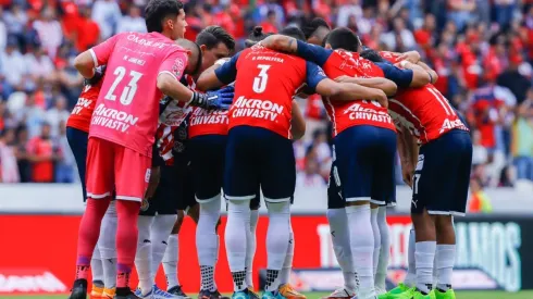 La directiva de las Chivas habría descartado la salida de Sánchez, Briseño y Zaldívar de momento