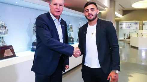 Vega acordó con Chivas hasta 2024 o hasta que sea solicitado por su club en Europa