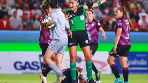 Puñetazo de la portera de Pachuca sobre Carolina Jaramillo