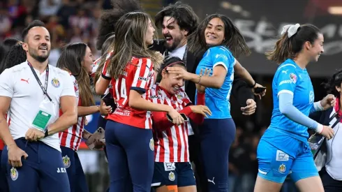 Chivas Femenil sale en defensa de Amaury Vergara