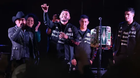 Alexis Vega se luce en concierto de Intocable