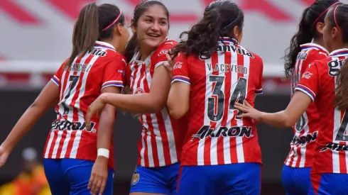 Fue baja en Chivas pero sigue presumiendo el uniforme