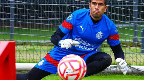 Miguel Jiménez no tendría asegurada su titularidad con las Chivas