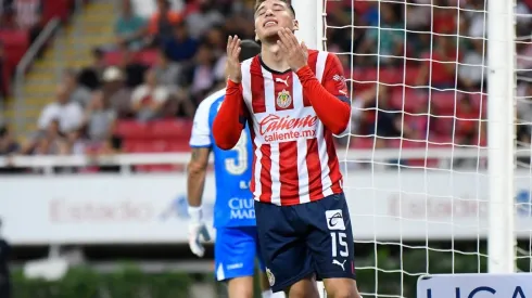 Luis Olivas se fue expulsado tras una revisión del árbitro central Jorge Pérez Durán en el VAR