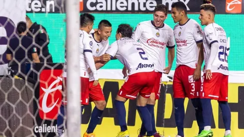 Roberto Alvarado anotó un golazo para darle la ventaja inicial a Chivas en Tijuana