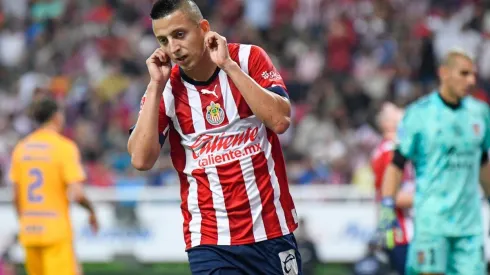 Juan Pablo Vigón toca las partes íntimas del Piojo Alvarado