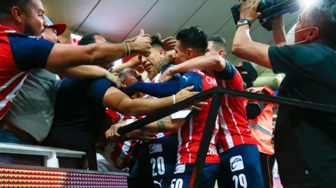 ¿Qué pasó con los aficionados de Chivas en el aeropuerto?