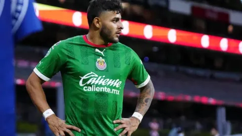 Chivas decide futuro de Vega