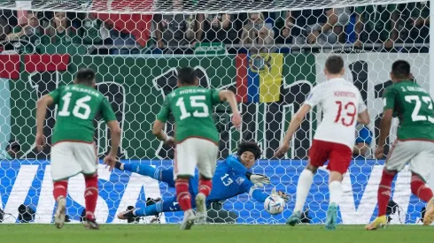 Chivas enciende a la afición por la felicitación a Memo Ochoa