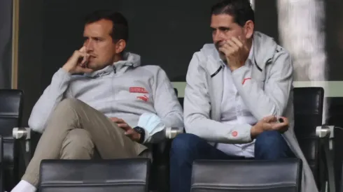 Fernando Hierro explota por salida de Santiago Ormeño de Chivas: ¡Problema a la vista!