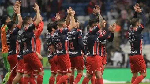 Jugador de Chivas se va a España a cumplir el sueño europeo: ¡POR FIN SE LE HIZO!