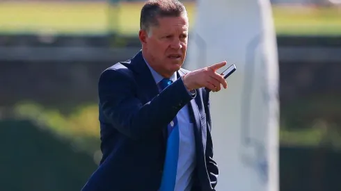 ¡ATREVIDO! Ricardo Peláez hace inesperada recomendación al técnico de Chivas por la ausencia de Alexis Vega