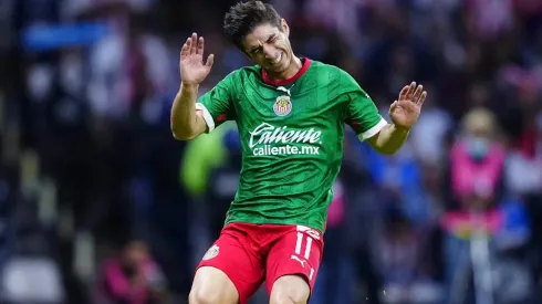 Isaác Brizuela será baja en las Chivas por las próximas siete fechas del calendario
