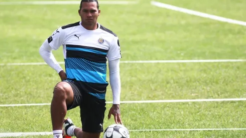 Gullit Peña, exjugador de Chivas se defiende de las críticas: A veces no tomo nada