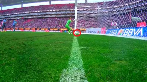 Los analistas han publicado videos para contradecir la decisión del VAR en el partido