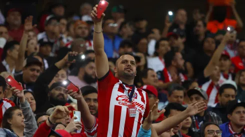 Los rojiblancos celebraron con cánticos y festejos el cuarto triunfo en fila de sus Chivas